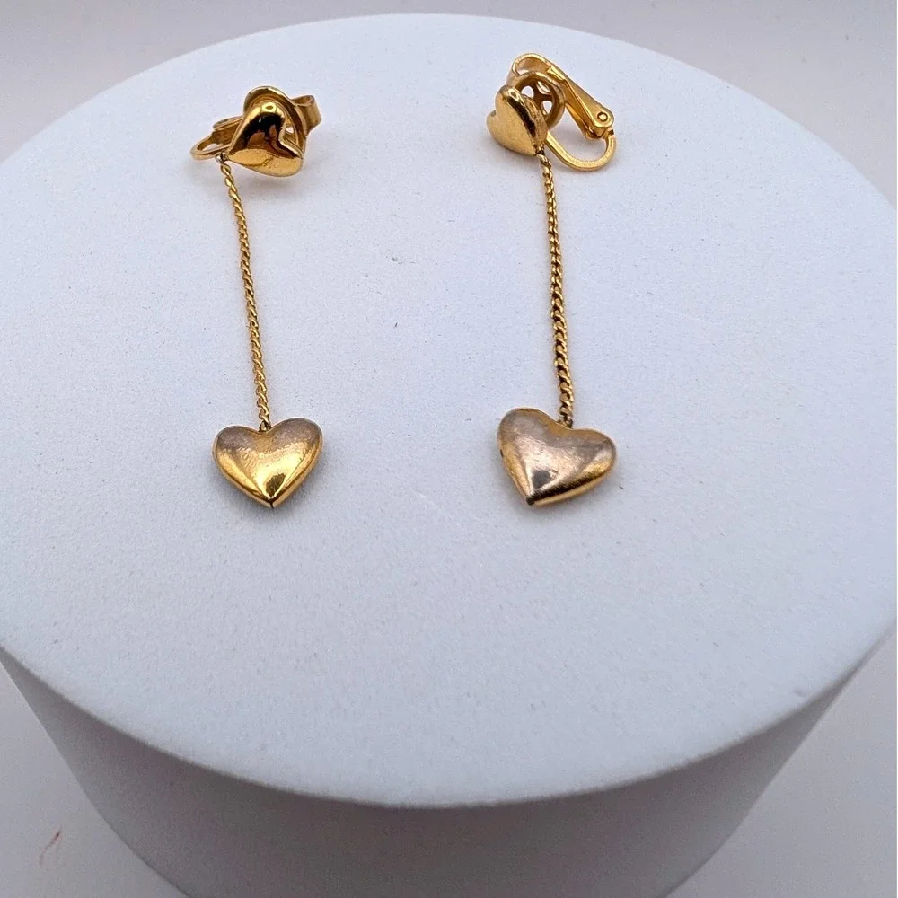 Vintage Trifari Gold Tone Double Heart Dangle Drop Clip On Earrings 3806